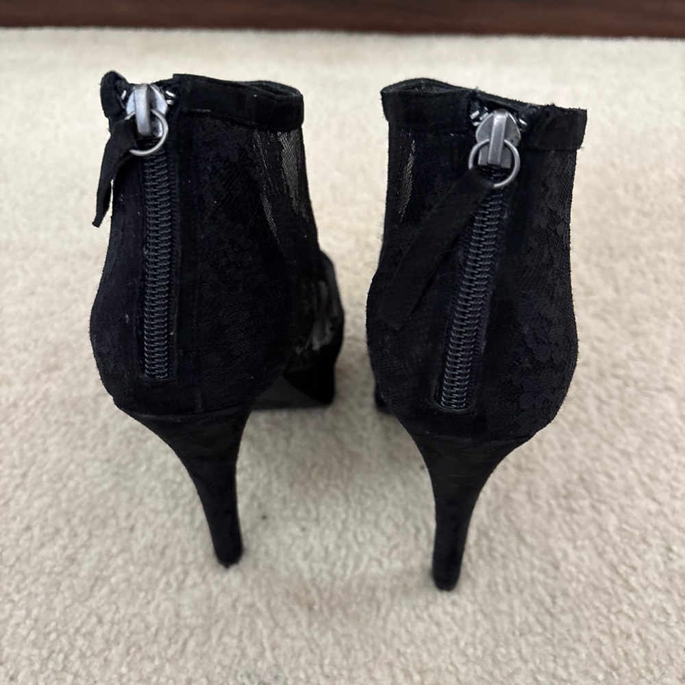 NWOB Bebe Lace Peep-Toe High Heel Ankle Boots - black Olivia SS 5.5 - Picture 4 of 9